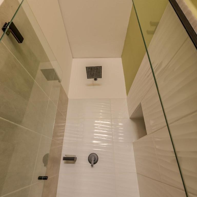 New Modern Condominium Trevi - Three-Bedroom Deluxe Apartment - 11