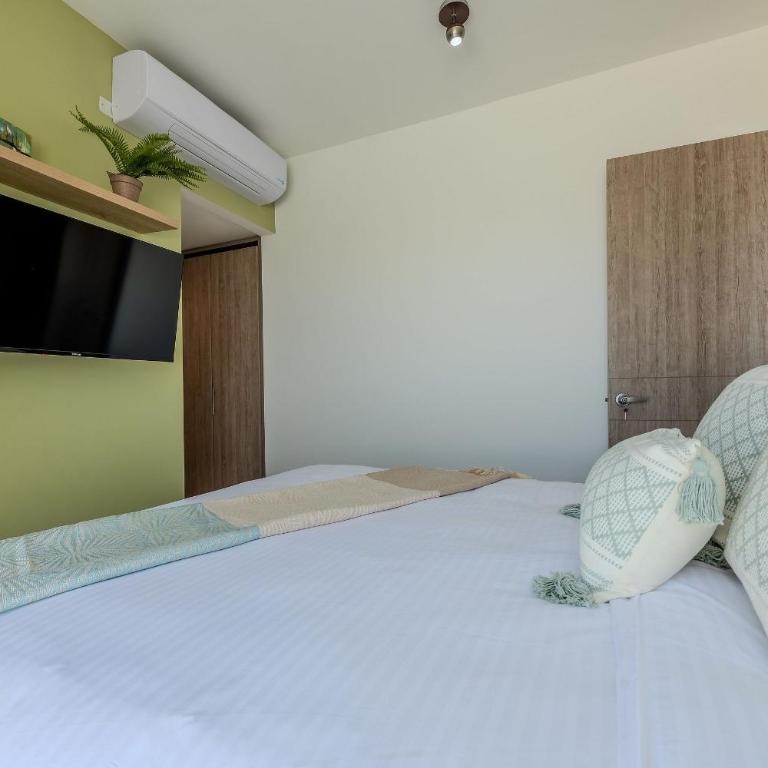 New Modern Condominium Trevi - Three-Bedroom Deluxe Apartment - 15