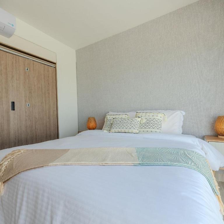 New Modern Condominium Trevi - Three-Bedroom Deluxe Apartment - 18