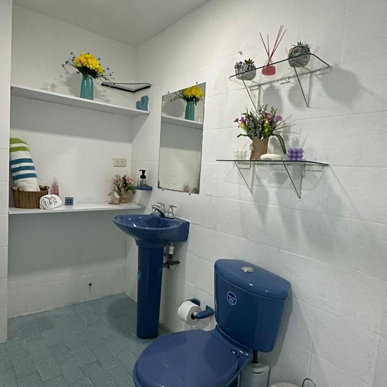 Apartamento Amplio, Central, a pocos metros de la playa, Barrio El laguito - Five-Bedroom Apartment - 7