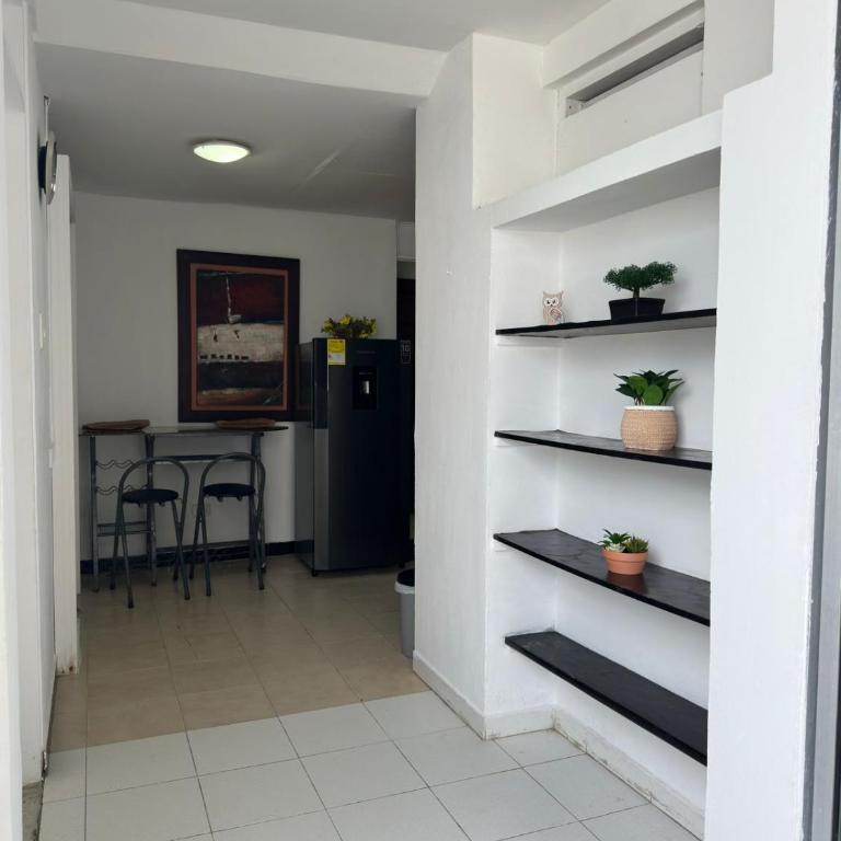 Apartamento Amplio, Central, a pocos metros de la playa, Barrio El laguito - Five-Bedroom Apartment - 25