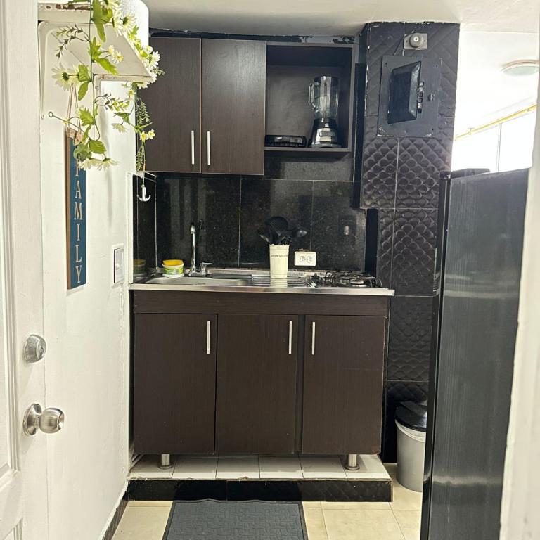 Apartamento Amplio, Central, a pocos metros de la playa, Barrio El laguito - Five-Bedroom Apartment - 23
