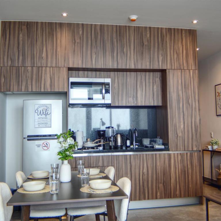 Luxurious Master Suite with Awesome View, Jacuzzi, GYM & Balcony - One-Bedroom Apartment - 3