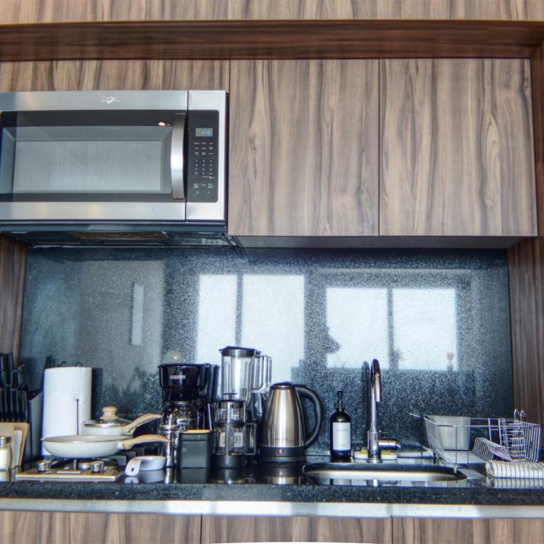Luxurious Master Suite with Awesome View, Jacuzzi, GYM & Balcony - One-Bedroom Apartment - 9