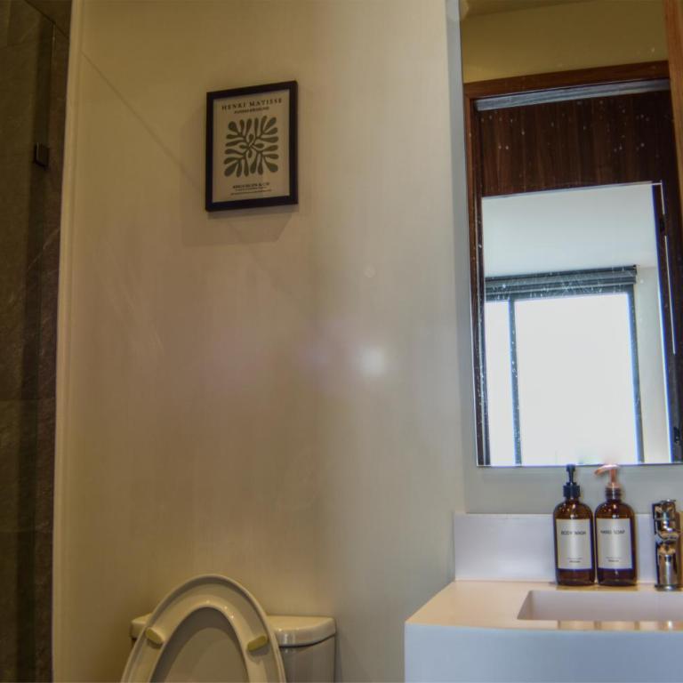 Luxurious 2BR apartment with Jacuzzi and Awesome Views - Two-Bedroom Deluxe Apartment with Balcony - 7