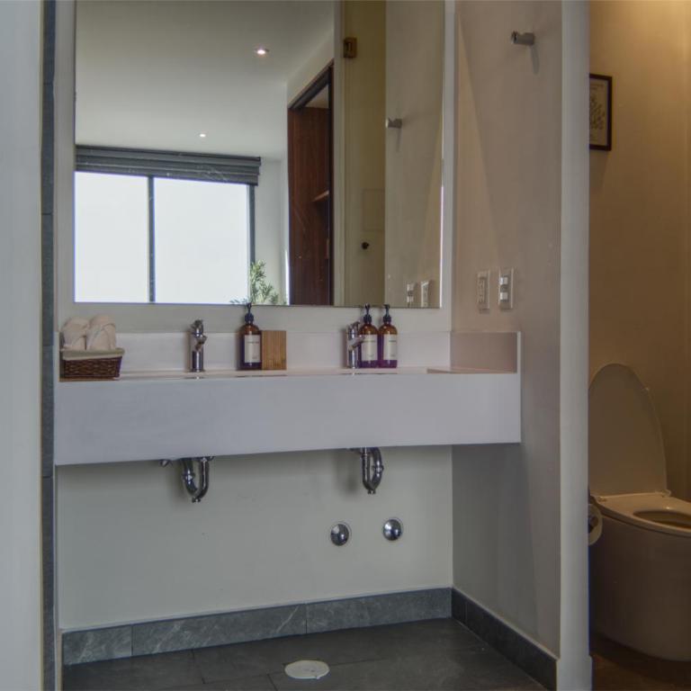 Luxurious 2BR apartment with Jacuzzi and Awesome Views - Two-Bedroom Deluxe Apartment with Balcony - 8