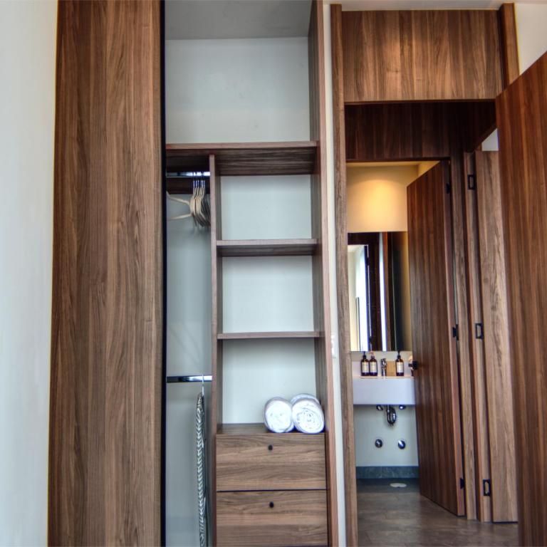 Luxurious 2BR apartment with Jacuzzi and Awesome Views - Two-Bedroom Deluxe Apartment with Balcony - 10