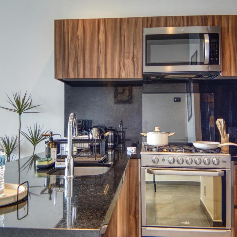 Luxurious 2BR apartment with Jacuzzi and Awesome Views - Two-Bedroom Deluxe Apartment with Balcony - 31