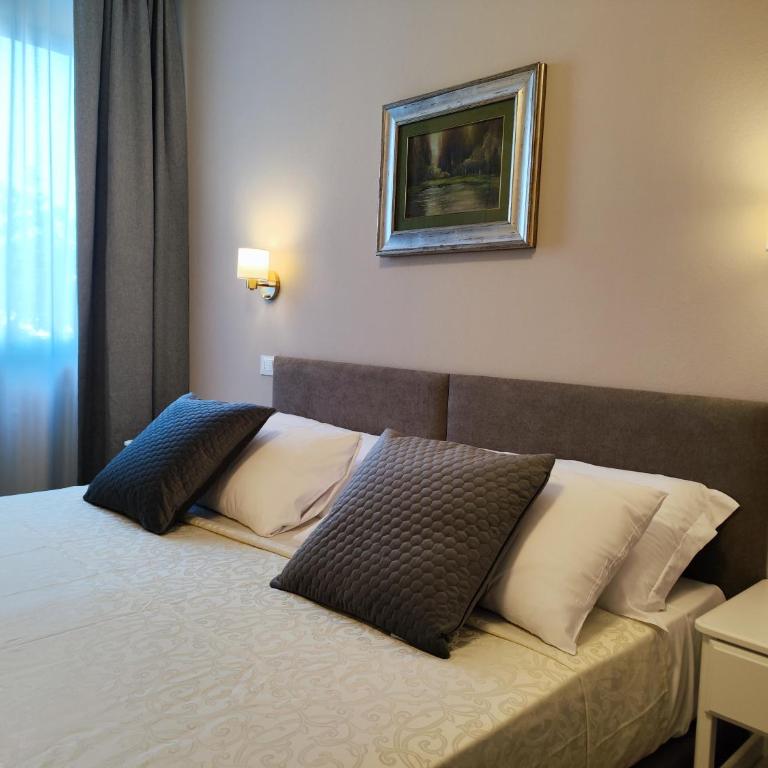 Artemis Rooms - Camera Deluxe Matrimoniale/Doppia con Letti Singoli - 6