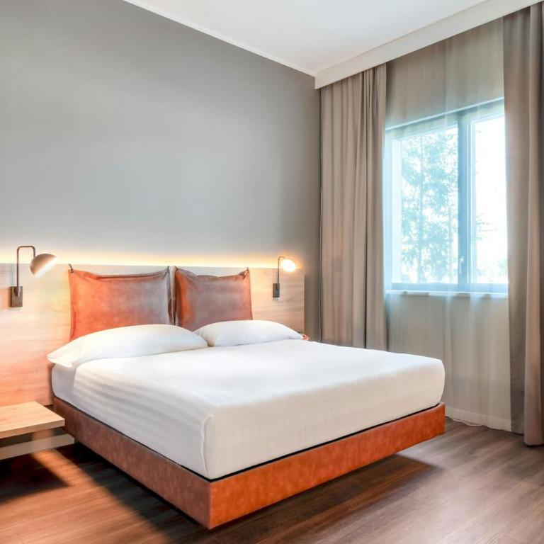 Moxy Verona - Moxy Large Queen Room - Accessible - 1