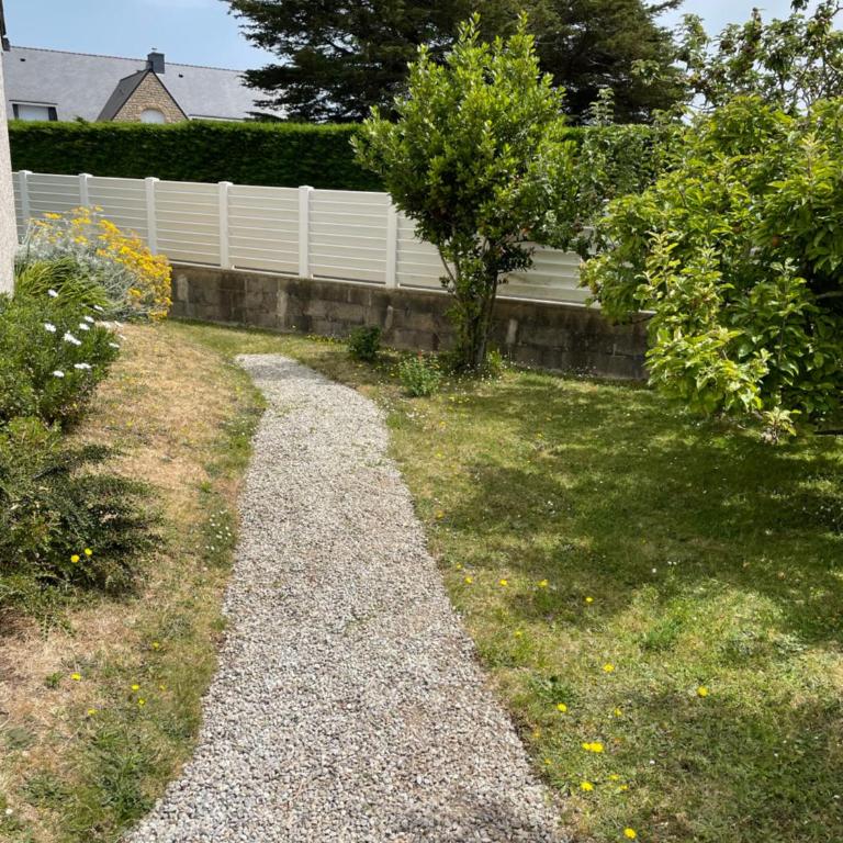 Maison de plein pied, 80m2, 2 ch., jardin clos - Two-Bedroom House - 30