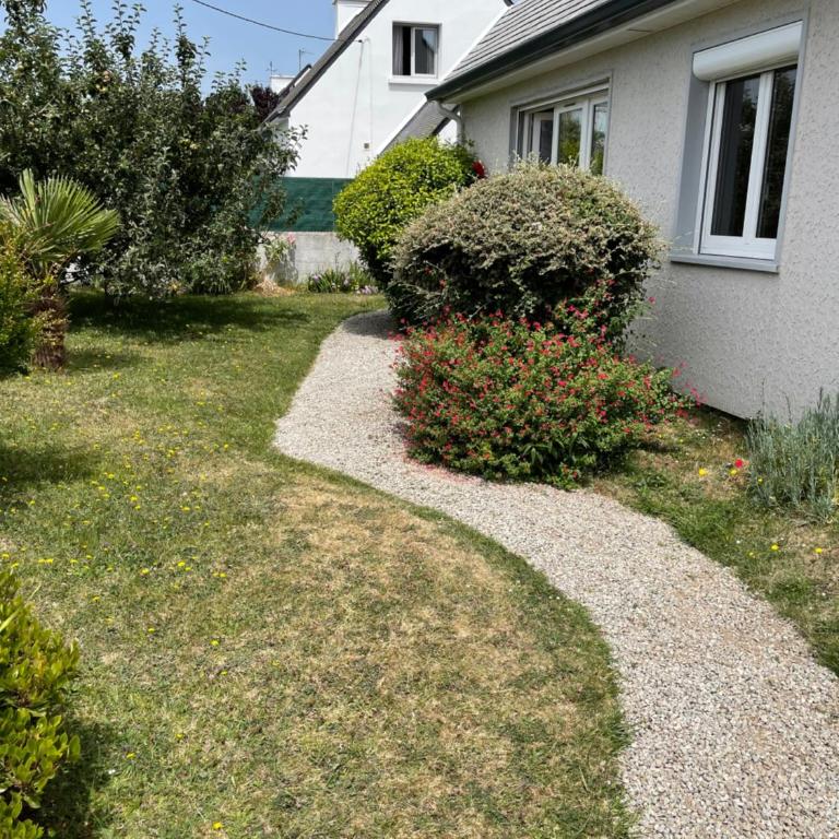 Maison de plein pied, 80m2, 2 ch., jardin clos - Two-Bedroom House - 31