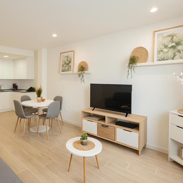 EL ESTUDIO DE LA PLAYA Sunny Holidays Benalbeach - One-Bedroom Apartment with Sea View and Balcony - 2