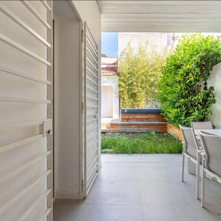 Abracadabra Hidden Garden - Two-Bedroom House - 5