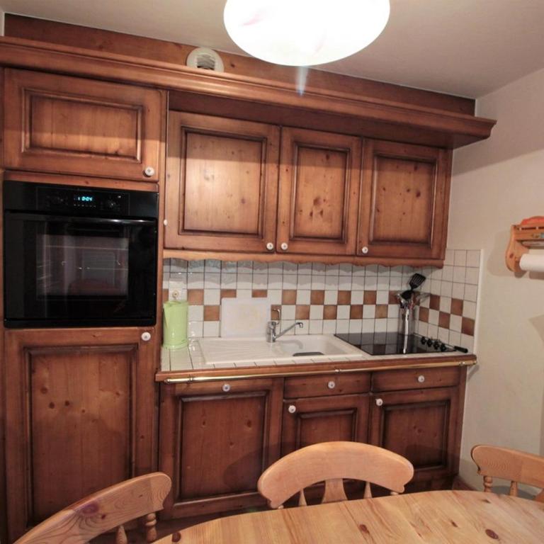 Appartement 3 pièces cabine, 6 pers, face au spa et au ski bus, proche pistes et commodités - FR-1-572-45 - Appartement - 3