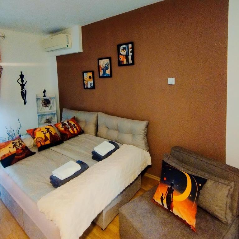 Studio - Bee Happy - One-Bedroom Apartment - 4