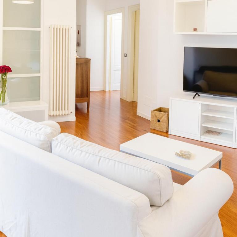 Casa Ozanam - quiet and spacious 6 beds - metro Lima Buenos Aires - Duomo 8 min - Appartamento con 2 Camere da Letto - 5
