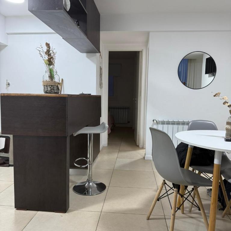 Departamento al frente, zona la perla con cochera - One-Bedroom Apartment - 12