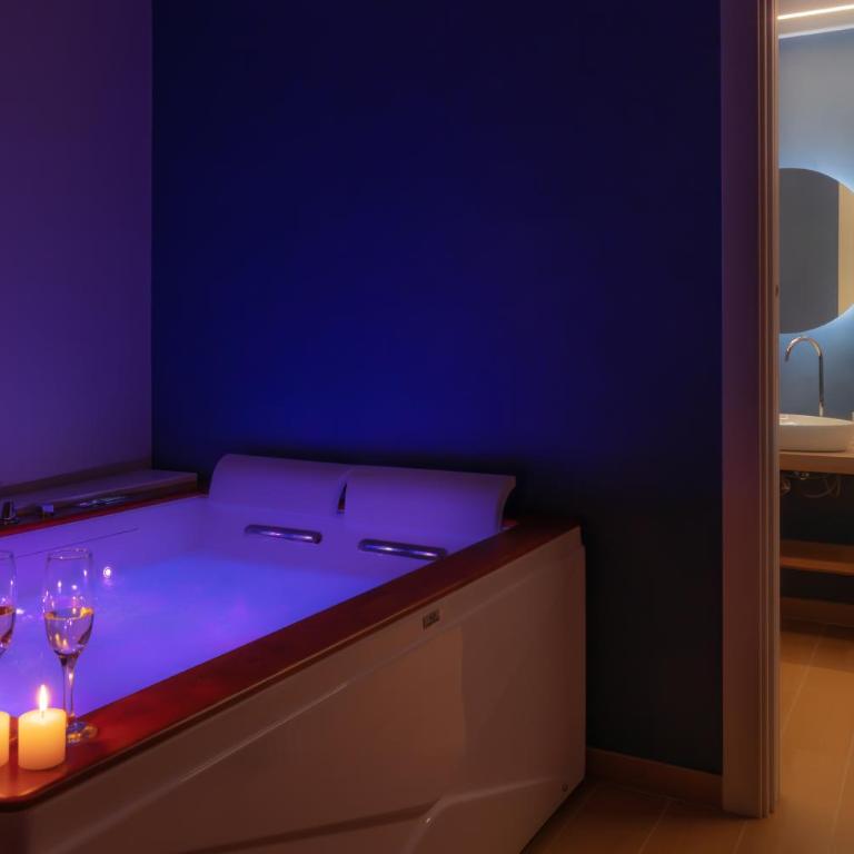Valenza Exclusive Suites & Rooms - Camera King con Vasca Idromassaggio - 19