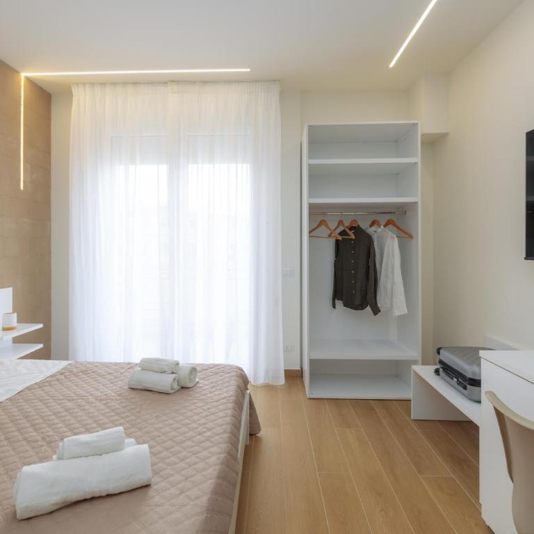 Valenza Exclusive Suites & Rooms - Camera Matrimoniale con Balcone - 9