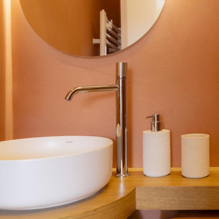 Valenza Exclusive Suites & Rooms - Camera Matrimoniale con Balcone - 2