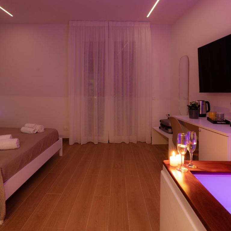 Valenza Exclusive Suites & Rooms - Camera King con Vasca Idromassaggio - 6