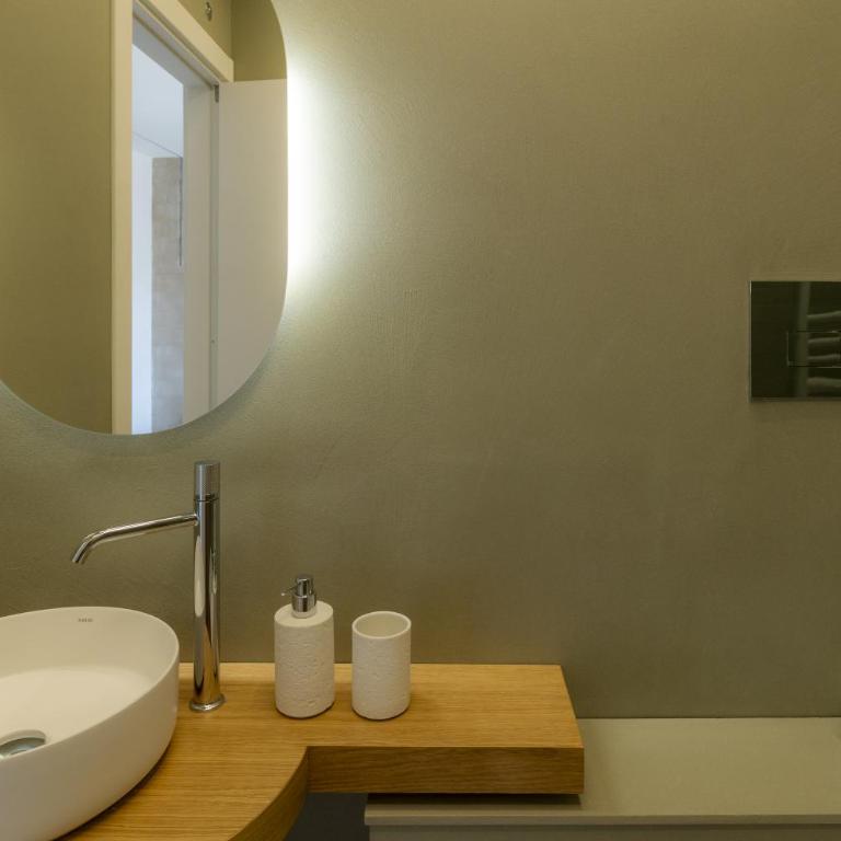 Valenza Exclusive Suites & Rooms - Camera Matrimoniale con Vasca Idromassaggio - 12