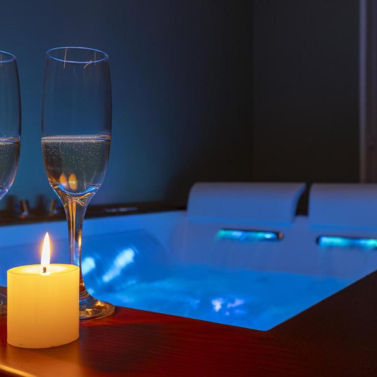 Valenza Exclusive Suites & Rooms - Camera Matrimoniale con Vasca Idromassaggio - 17