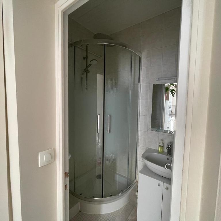 Elegant Parisian Apartment, Marais-Bastille - Two-Bedroom Apartment - 40