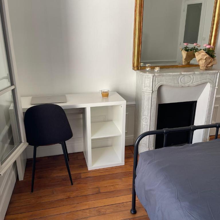 Elegant Parisian Apartment, Marais-Bastille - Two-Bedroom Apartment - 20