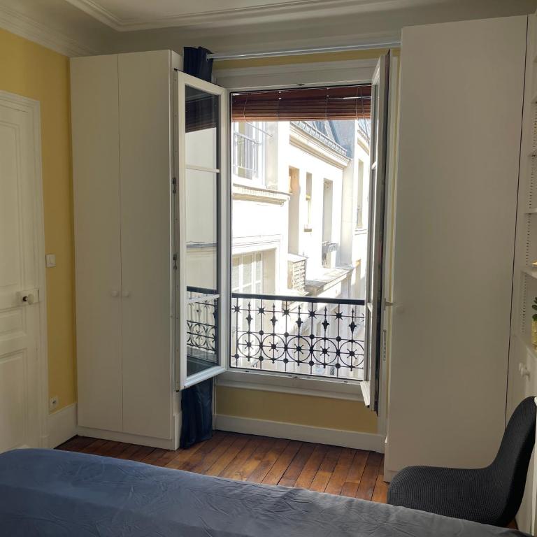 Elegant Parisian Apartment, Marais-Bastille - Two-Bedroom Apartment - 36