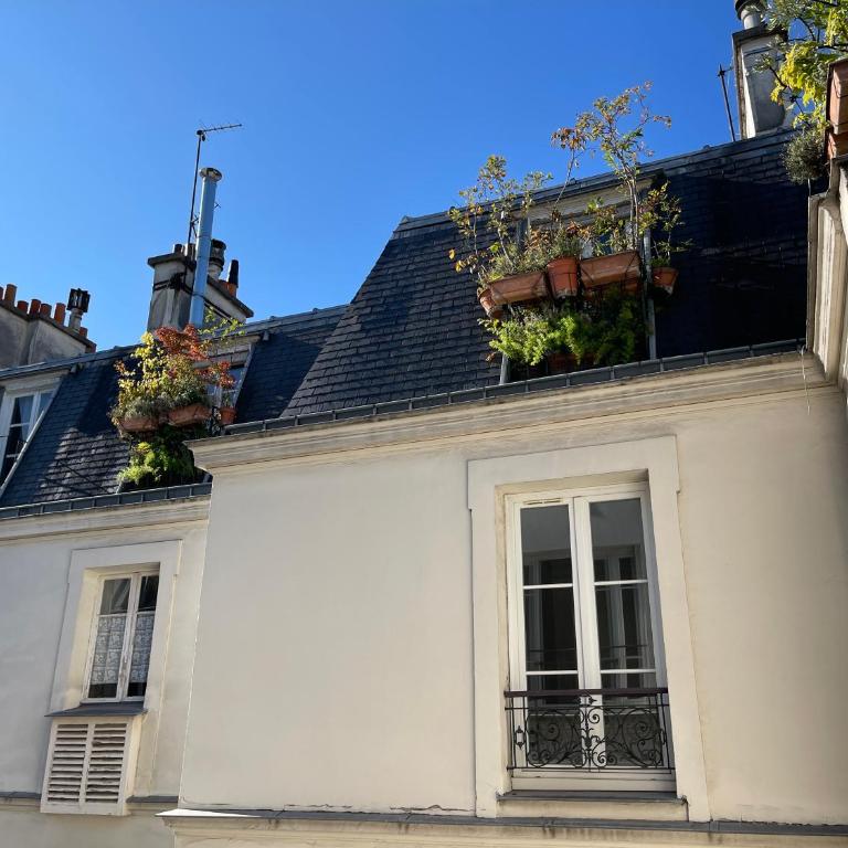 Elegant Parisian Apartment, Marais-Bastille - Two-Bedroom Apartment - 11