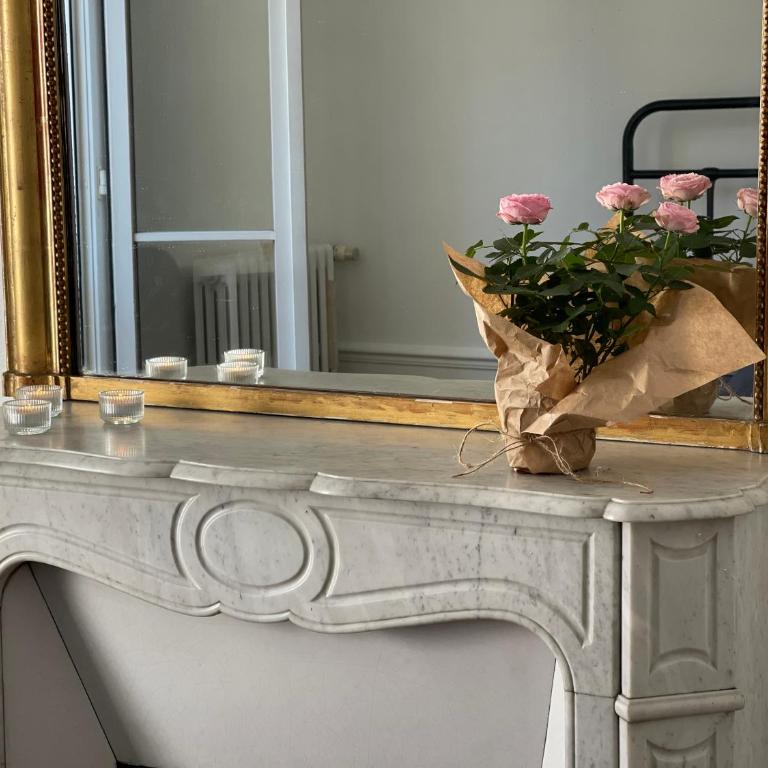 Elegant Parisian Apartment, Marais-Bastille - Two-Bedroom Apartment - 17