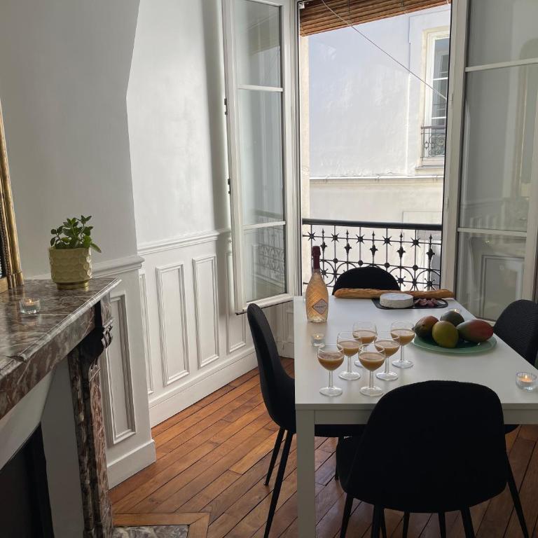 Elegant Parisian Apartment, Marais-Bastille - Two-Bedroom Apartment - 5