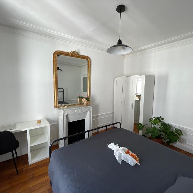 Elegant Parisian Apartment, Marais-Bastille - Two-Bedroom Apartment - 18
