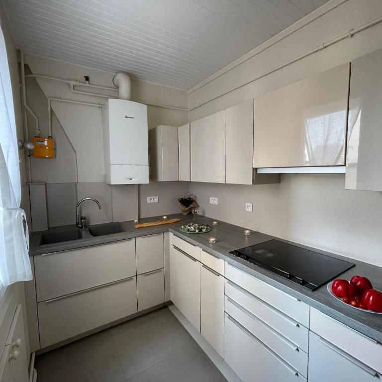 Elegant Parisian Apartment, Marais-Bastille - Two-Bedroom Apartment - 25