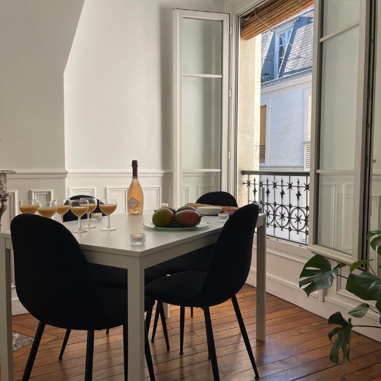 Elegant Parisian Apartment, Marais-Bastille - Two-Bedroom Apartment - 4