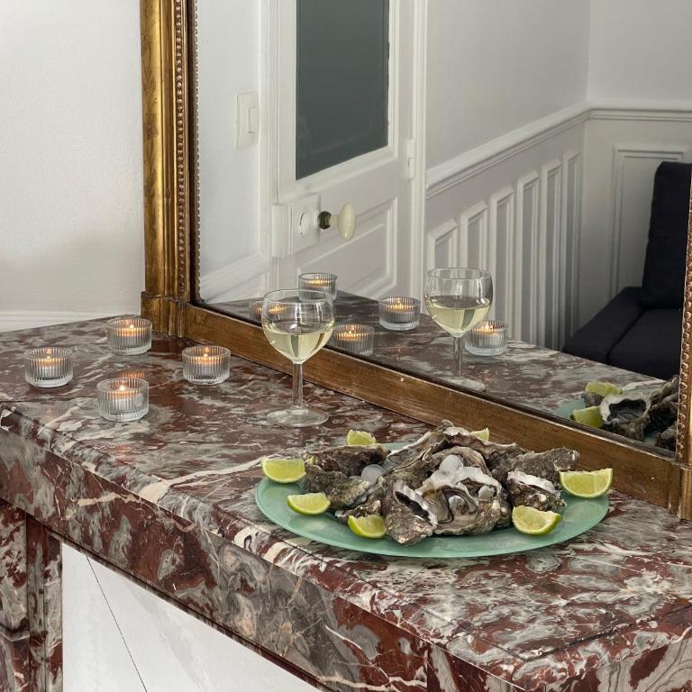 Elegant Parisian Apartment, Marais-Bastille - Two-Bedroom Apartment - 7