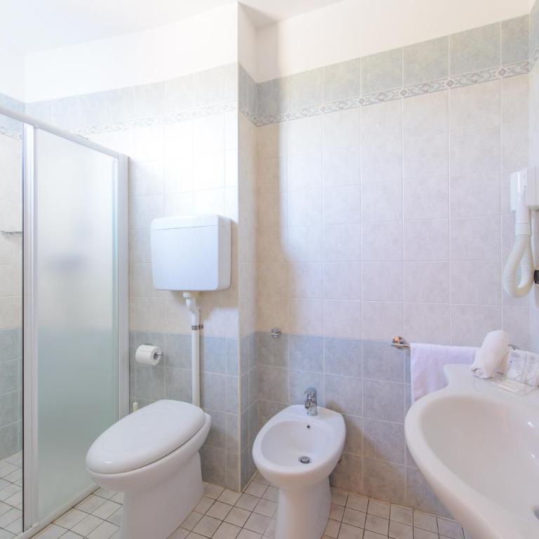 Hotel Sans Souci - Camera Familiare con Balcone - 3