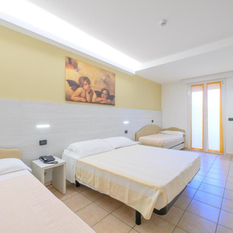 Hotel Sans Souci - Camera Familiare con Balcone - 1