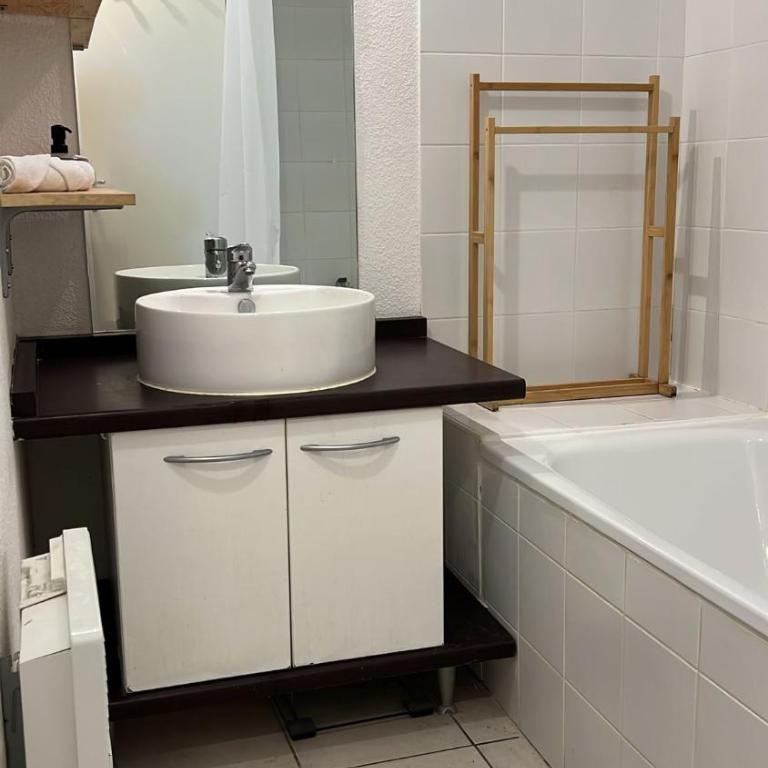 Charming apartment with terrace and parking in Carcassonne - Apartment mit 1 Schlafzimmer - 6