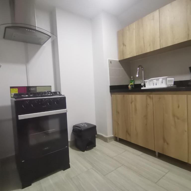 Laureles Industry Living 4BR - Four-Bedroom Apartment with Balcony - 25