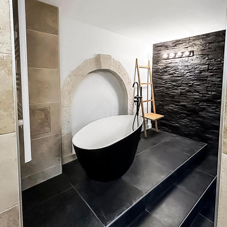 Élégant T3 à deux pas du centre ancien - Deluxe Apartment mit 2 Schlafzimmern - 27