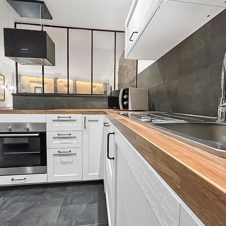 Élégant T3 à deux pas du centre ancien - Deluxe Apartment mit 2 Schlafzimmern - 14