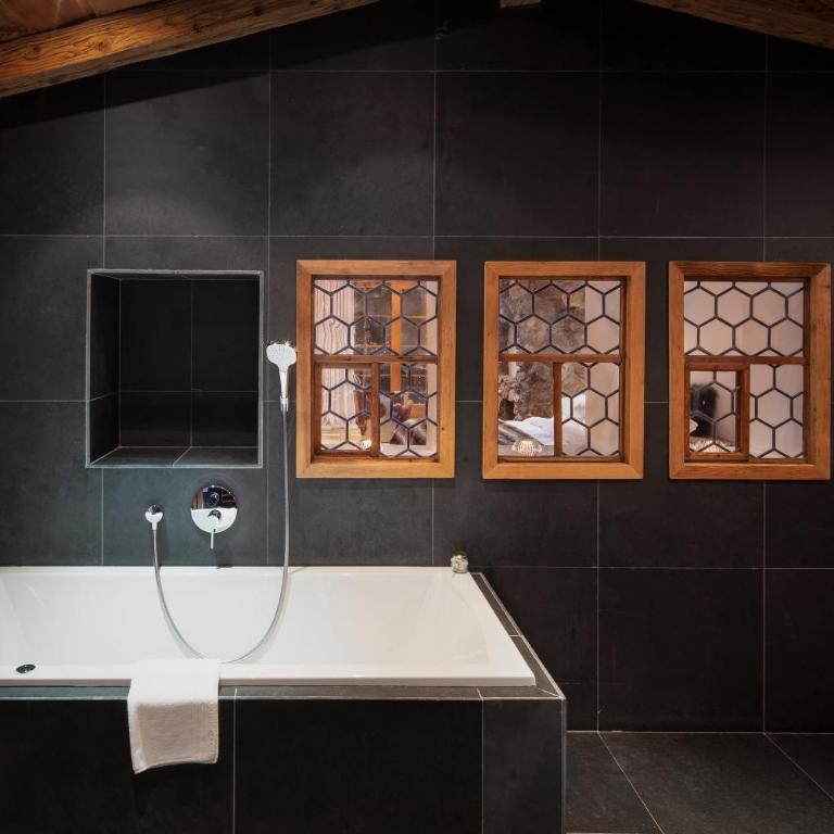 Hostellerie du Pas de l'Ours "Relais et Châteaux" - Suite de Luxe (6 Adultes) - 7