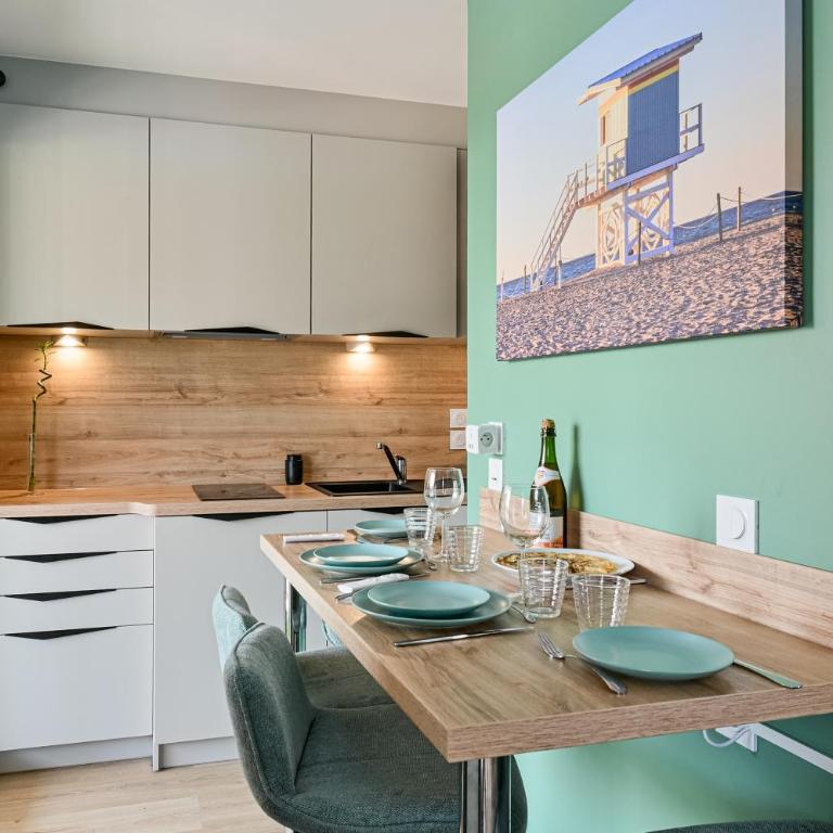Studio NOLEMMA - vue marina, proche plage et parking - Estudio con vistas al mar - 8
