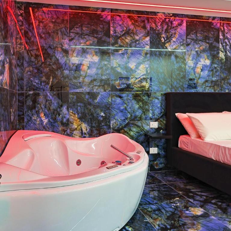 Paradise Luxury Rooms & Spa - Double Room with Spa Bath - 6