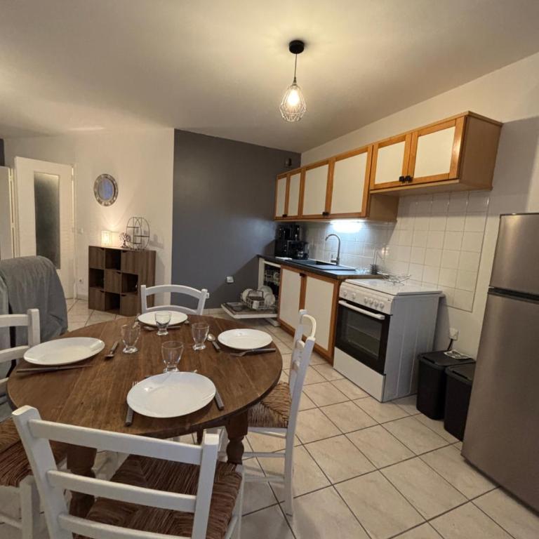 CNPE Bugey 10 MN - Aéroport LYS 18 MN - Appartement 1 Chambre - 7