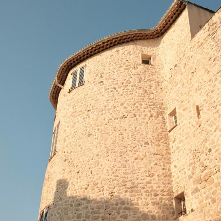 Charming 1BR apartment with balcony & AC, heart of Antibes - One-Bedroom Apartment with Balcony and City View - 23
