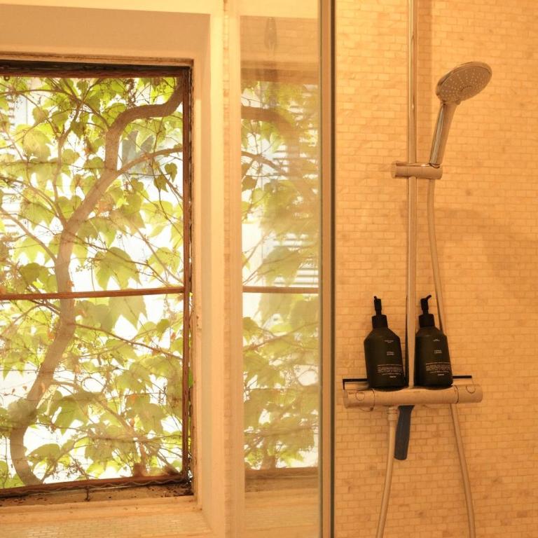 Charming 1BR apartment with balcony & AC, heart of Antibes - One-Bedroom Apartment with Balcony and City View - 7